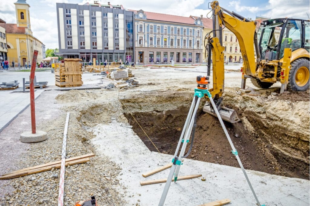 Obra civil con zanja y canalización para una acometida eléctrica